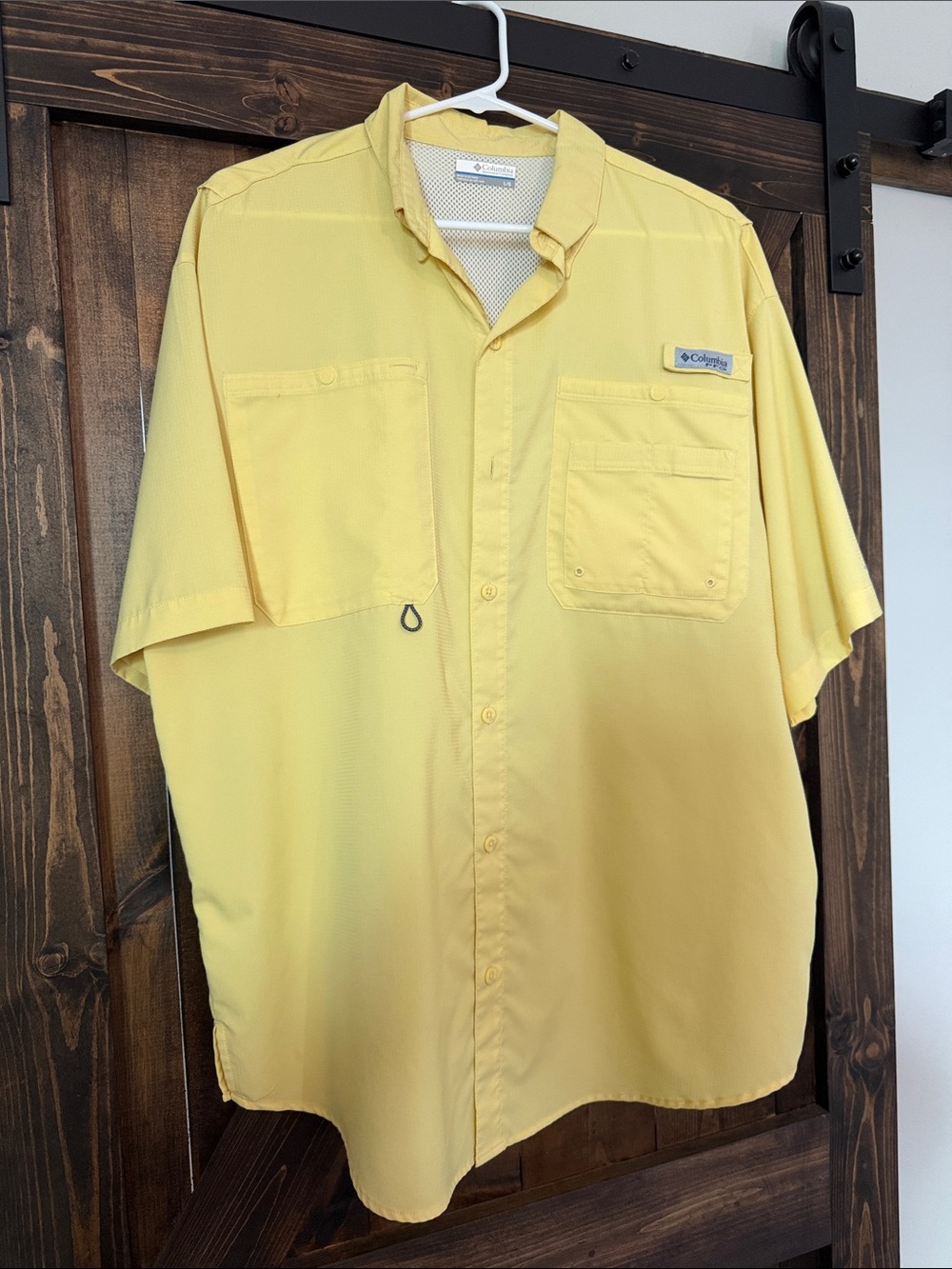 Columbia Men's Short-Sleeve Button-Down Fishing Shirt in Light Yellow
